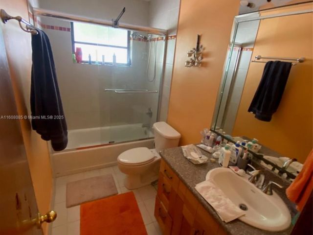 Продажа дома по адресу 1632 SW 19th Ter - фото 6081872