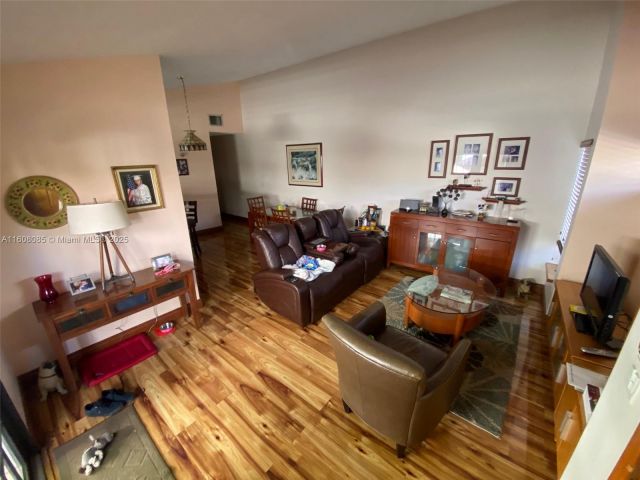 Продажа дома по адресу 1632 SW 19th Ter - фото 6081882