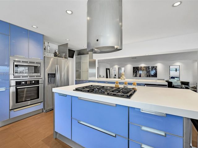 Продажа дома по адресу 2120 NE 204th St - фото 5949752