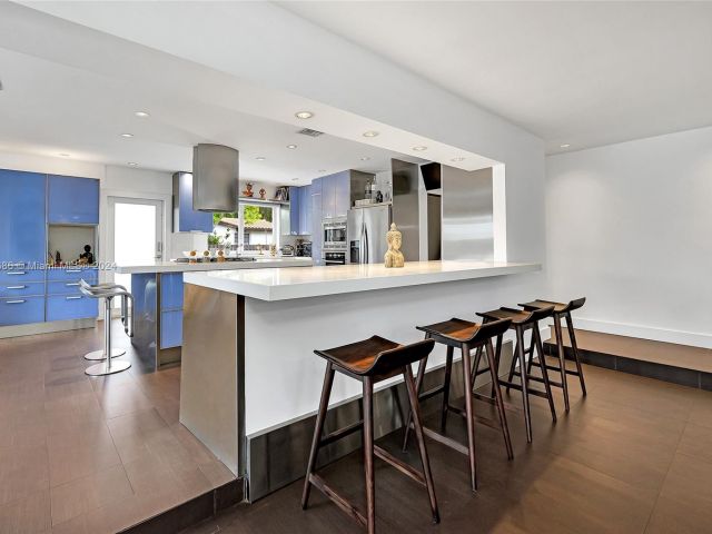 Продажа дома по адресу 2120 NE 204th St - фото 5949756