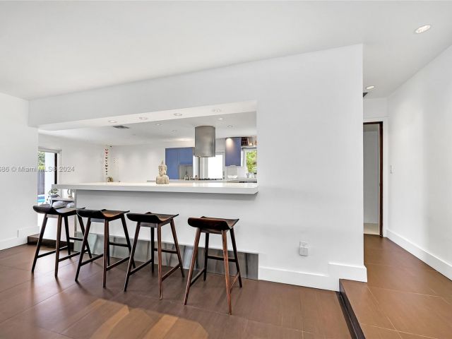 Продажа дома по адресу 2120 NE 204th St - фото 5949757