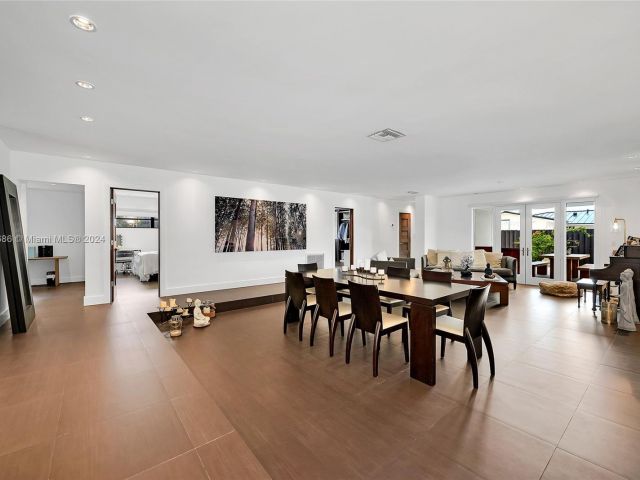 Продажа дома по адресу 2120 NE 204th St - фото 5949758