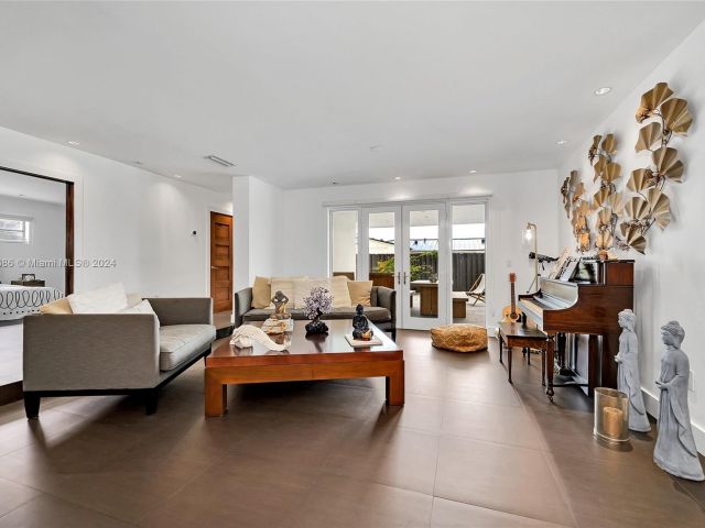 Продажа дома по адресу 2120 NE 204th St - фото 5949760