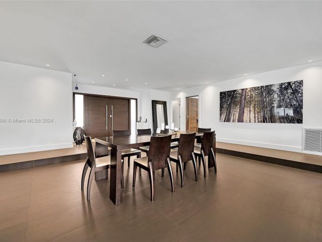 Продажа дома по адресу 2120 NE 204th St - фото 5949761