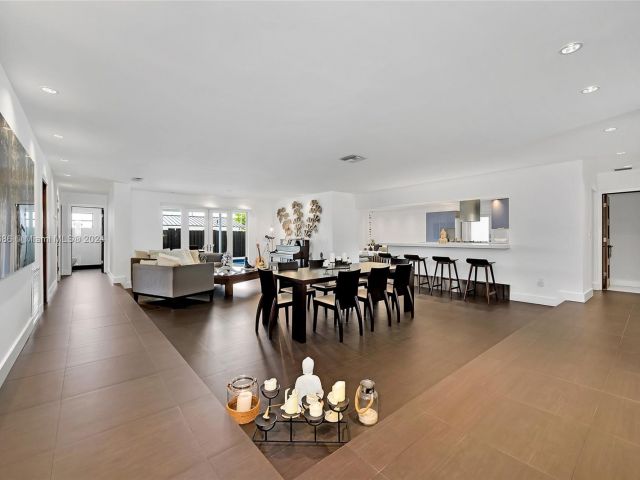 Продажа дома по адресу 2120 NE 204th St - фото 5949763