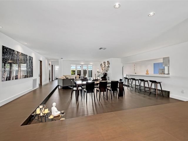 Продажа дома по адресу 2120 NE 204th St - фото 5949764