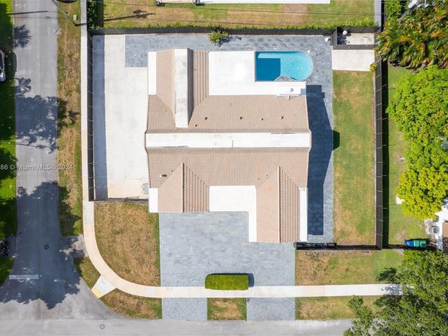 Продажа дома по адресу 2120 NE 204th St - фото 5949765