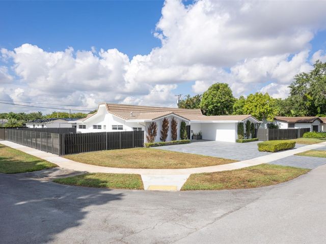 Продажа дома по адресу 2120 NE 204th St - фото 5949767