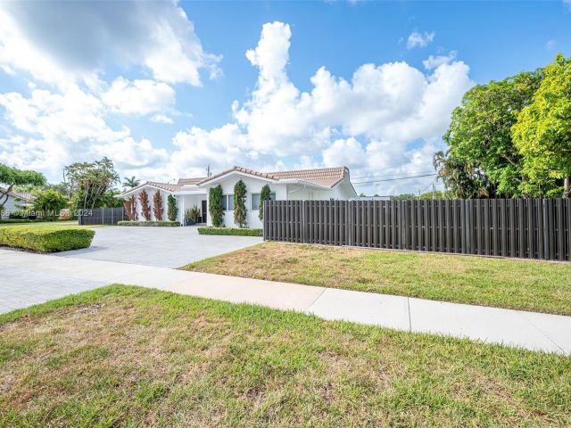 Продажа дома по адресу 2120 NE 204th St - фото 5949768