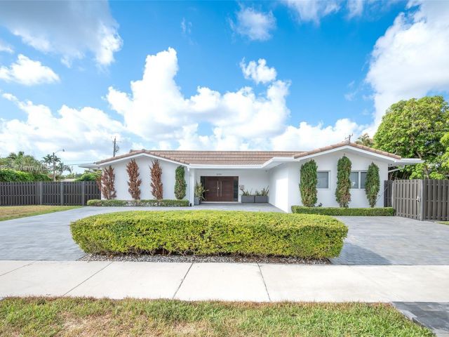 Продажа дома по адресу 2120 NE 204th St - фото 5949770