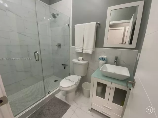 Дом в аренду по адресу 3445 SW 14th St 3445 - фото 6918683