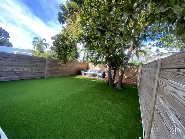 Дом в аренду по адресу 3445 SW 14th St 3445 - фото 6918687