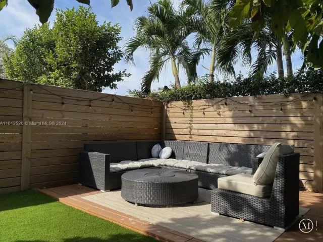 Дом в аренду по адресу 3445 SW 14th St 3445 - фото 6918689