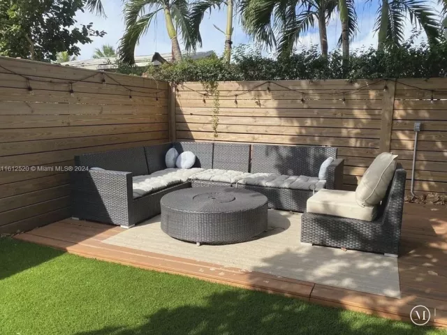 Дом в аренду по адресу 3445 SW 14th St 3445 - фото 6918690