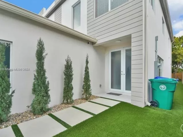 Дом в аренду по адресу 3445 SW 14th St 3445 - фото 6918692