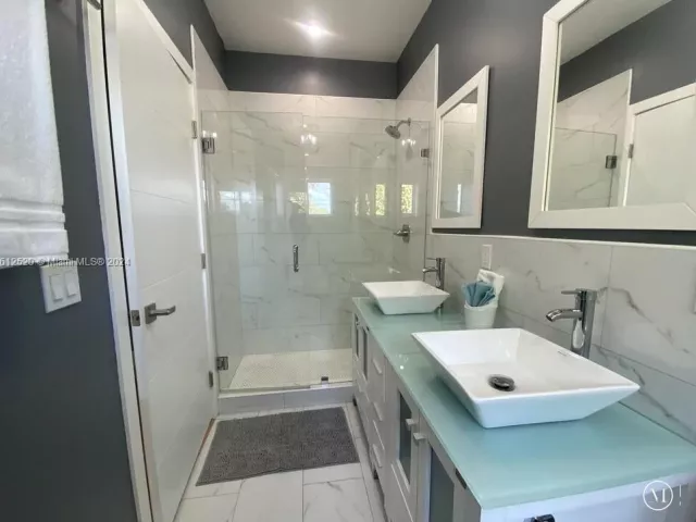 Дом в аренду по адресу 3445 SW 14th St 3445 - фото 6918676