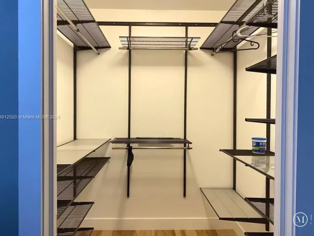 Дом в аренду по адресу 3445 SW 14th St 3445 - фото 6918679