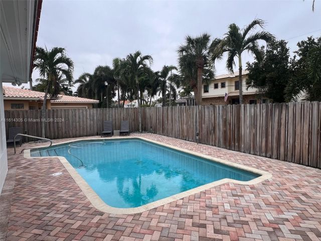 Продажа дома по адресу 2156 NE 18th Ave - фото 6170692