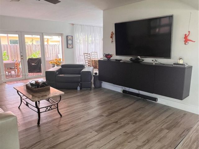 Продажа дома по адресу 2156 NE 18th Ave - фото 6170696