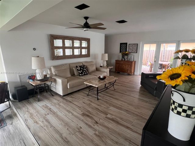 Продажа дома по адресу 2156 NE 18th Ave - фото 6170697