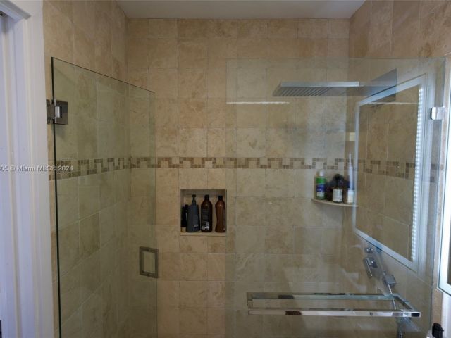 Продажа дома по адресу 2156 NE 18th Ave - фото 6170698