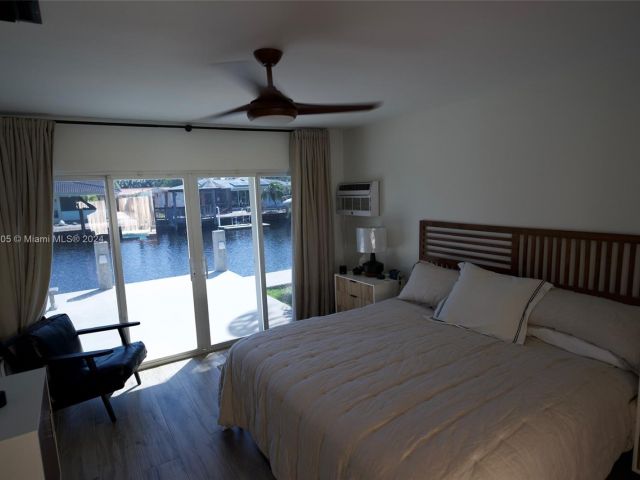 Продажа дома по адресу 2156 NE 18th Ave - фото 6170700