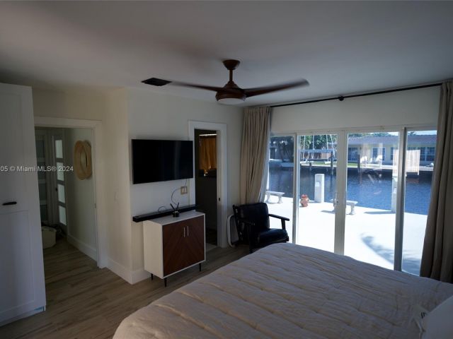 Продажа дома по адресу 2156 NE 18th Ave - фото 6170701