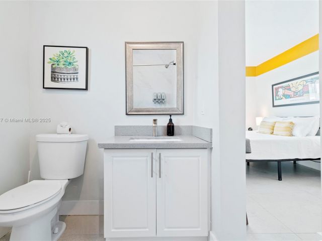 Дом в аренду по адресу 968 NE 80th St - фото 5930376