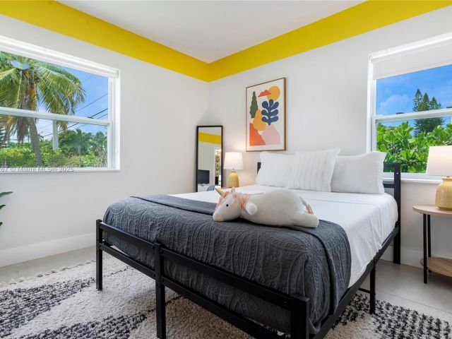 Дом в аренду по адресу 968 NE 80th St - фото 5930379