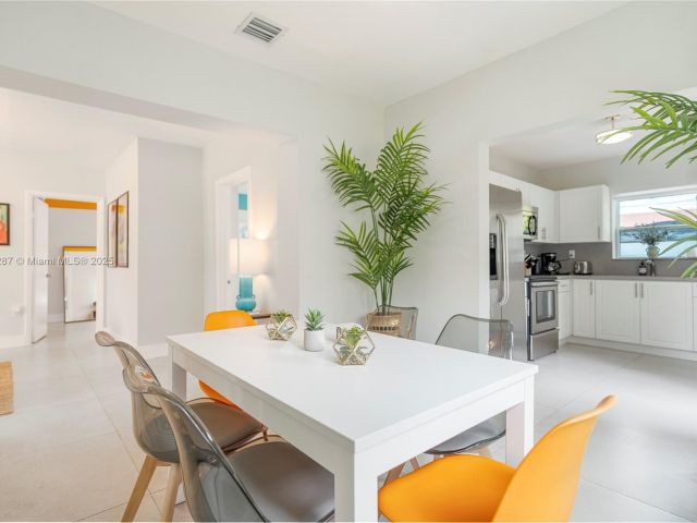 Дом в аренду по адресу 968 NE 80th St - фото 5930384