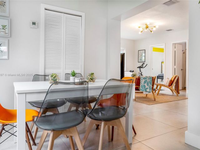 Дом в аренду по адресу 968 NE 80th St - фото 5930385