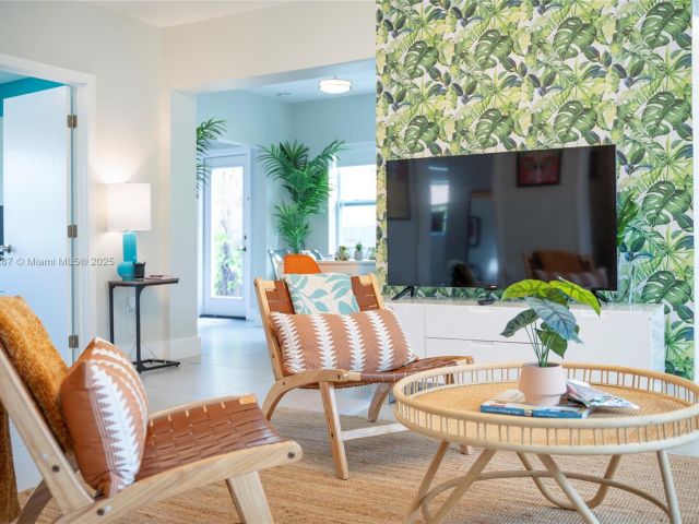 Дом в аренду по адресу 968 NE 80th St - фото 5930388