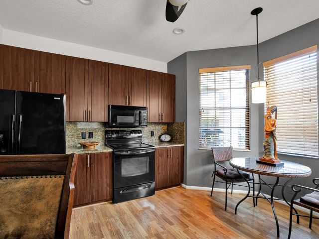 Продажа дома по адресу 22831 Windsor Wood Court - фото 6059512