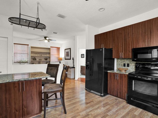 Продажа дома по адресу 22831 Windsor Wood Court - фото 6059514