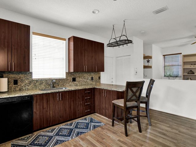 Продажа дома по адресу 22831 Windsor Wood Court - фото 6059515