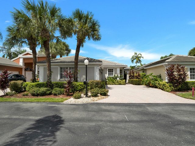 Продажа дома по адресу 22831 Windsor Wood Court - фото 6059522