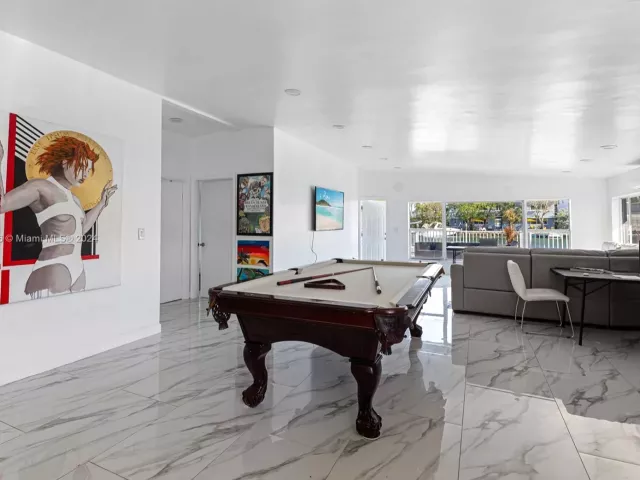 Продажа дома по адресу 8221 Crespi Blvd - фото 5518591