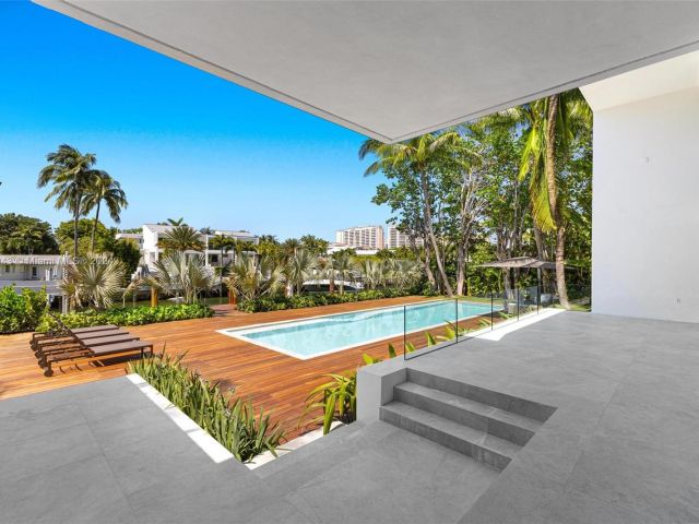 Продажа дома по адресу 161 Cape Florida Dr - фото 5573556