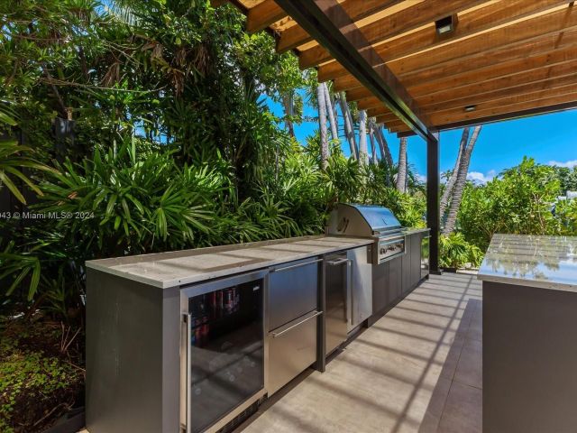 Продажа дома по адресу 161 Cape Florida Dr - фото 5573557