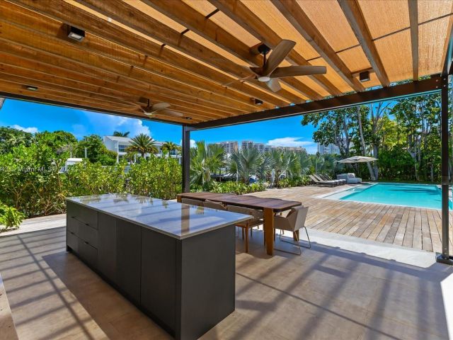 Продажа дома по адресу 161 Cape Florida Dr - фото 5573558