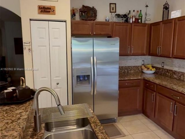 Продажа дома по адресу 11922 SW 154th Path - фото 5828102