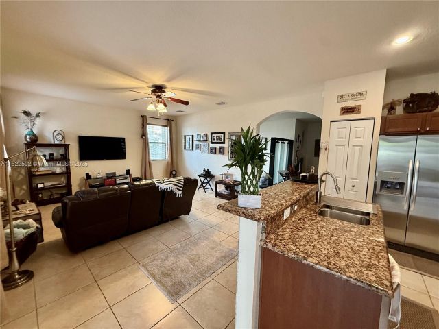 Продажа дома по адресу 11922 SW 154th Path - фото 5828104