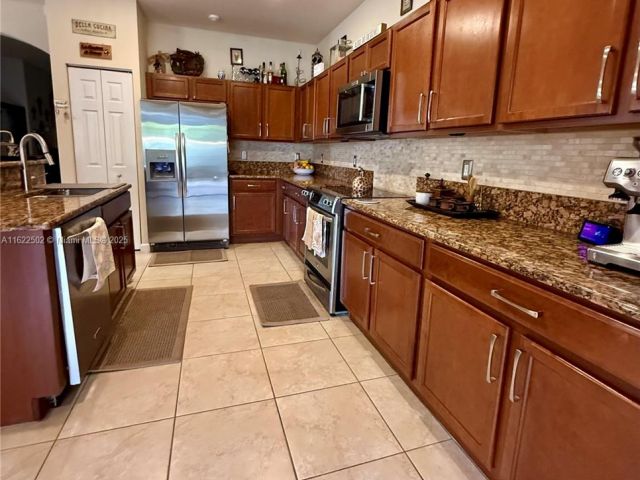 Продажа дома по адресу 11922 SW 154th Path - фото 5828106