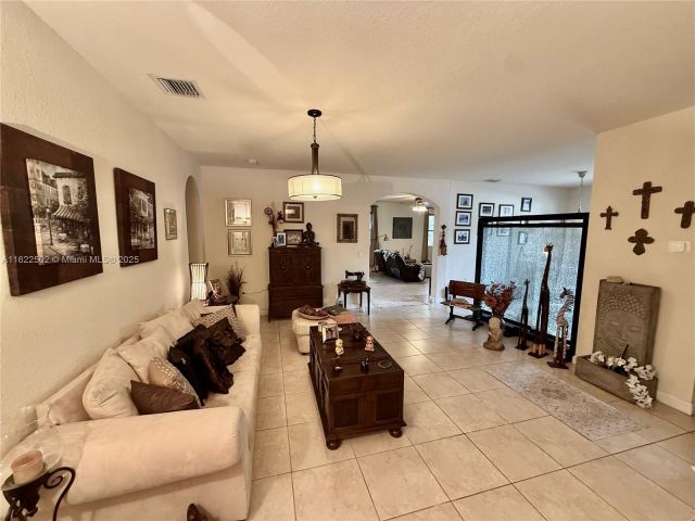 Продажа дома по адресу 11922 SW 154th Path - фото 5828114