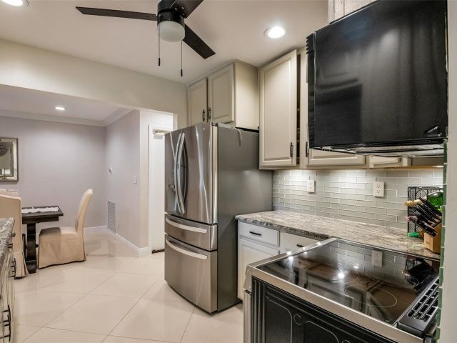 Дом в аренду по адресу 2750 SE 4th St - фото 5542489