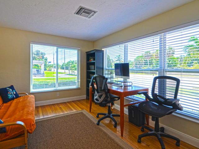 Продажа дома по адресу 2315 Summit Boulevard - фото 5750659