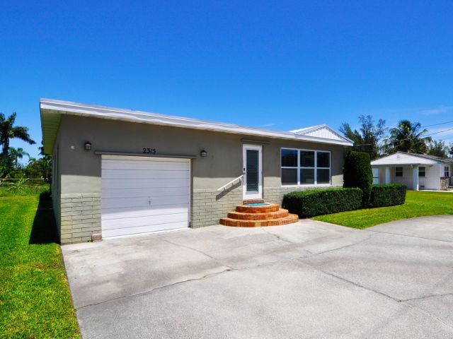 Продажа дома по адресу 2315 Summit Boulevard - фото 5750662