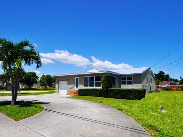 Продажа дома по адресу 2315 Summit Boulevard - фото 5750665