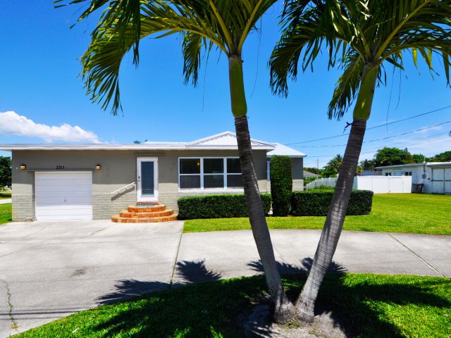 Продажа дома по адресу 2315 Summit Boulevard - фото 5750666