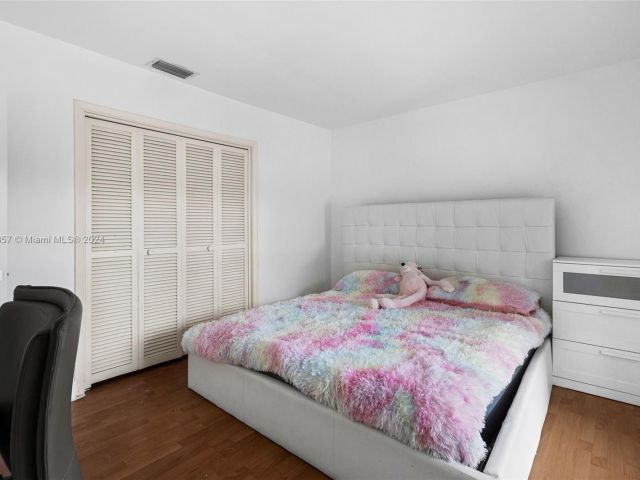 Продажа дома по адресу 633 N Crescent Dr - фото 5812457